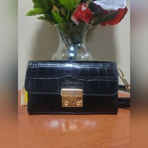 Michael KorsTribeca Gold Hardware Large Wallet On A Chain Crossbody Bag